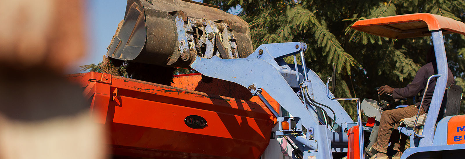 Mini Build TLB Machine loading Truck full of building sand